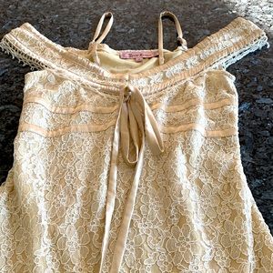 Cream colored lace top fully lined with detachable straps size small